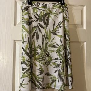 Medium white  and green leaf print skirt
